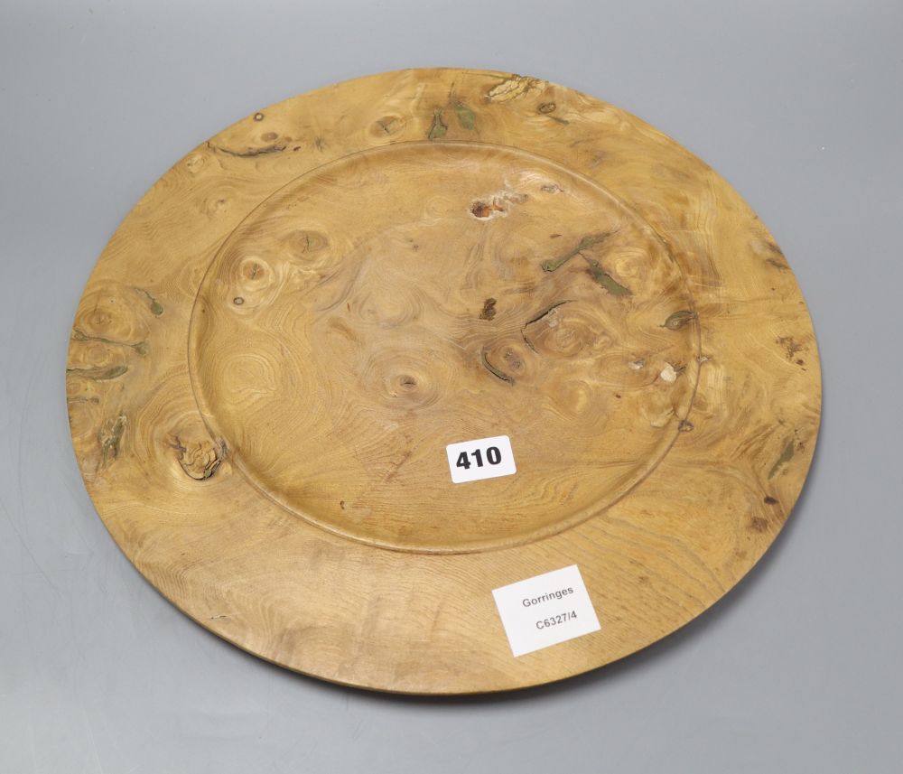 A burr elm wooden plate, diameter 39cm